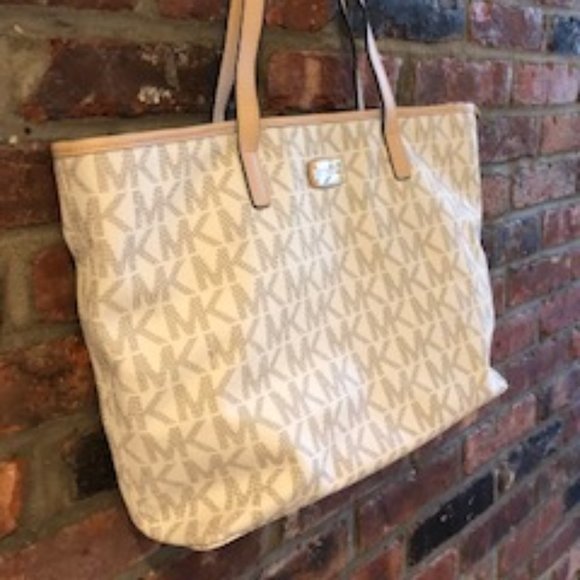 Michael Kors Handbags - MICHAEL KORS TOTE